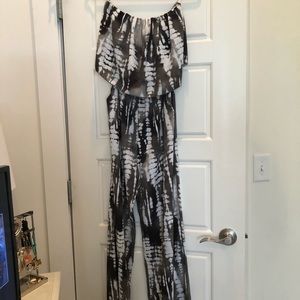 Strapless jumpsuit with pockets